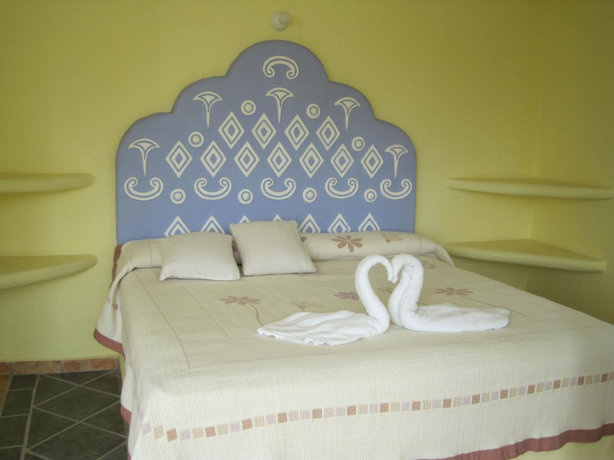 Hotel Zicatela Dorada ปูแอร์โตเอสกอนดิโด ภายนอก รูปภาพ